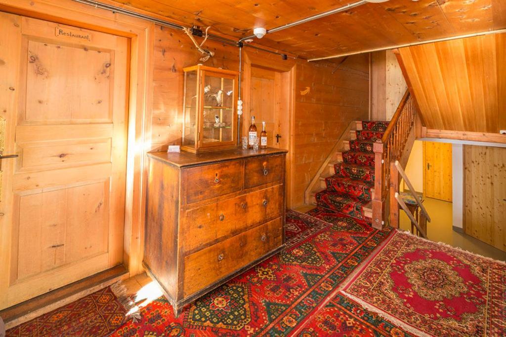 فندق Gasthaus Alpenrose Juf المظهر الخارجي الصورة