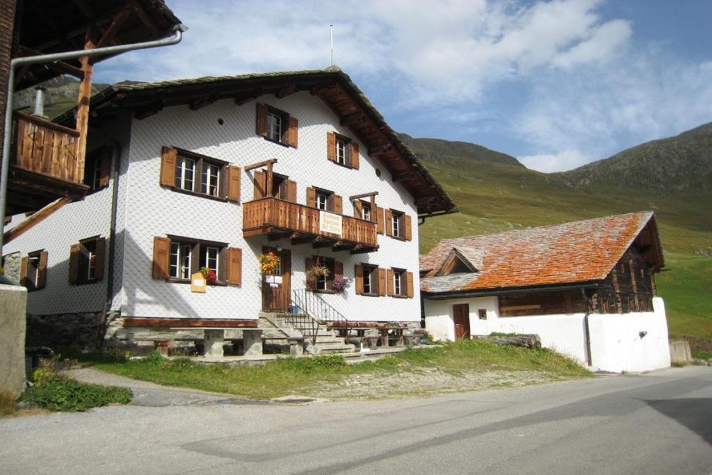 فندق Gasthaus Alpenrose Juf المظهر الخارجي الصورة