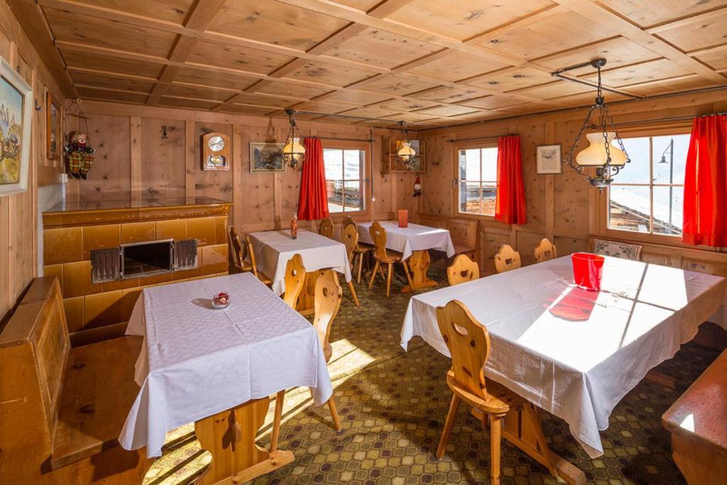 فندق Gasthaus Alpenrose Juf المظهر الخارجي الصورة