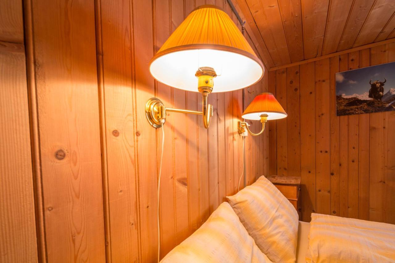 فندق Gasthaus Alpenrose Juf المظهر الخارجي الصورة