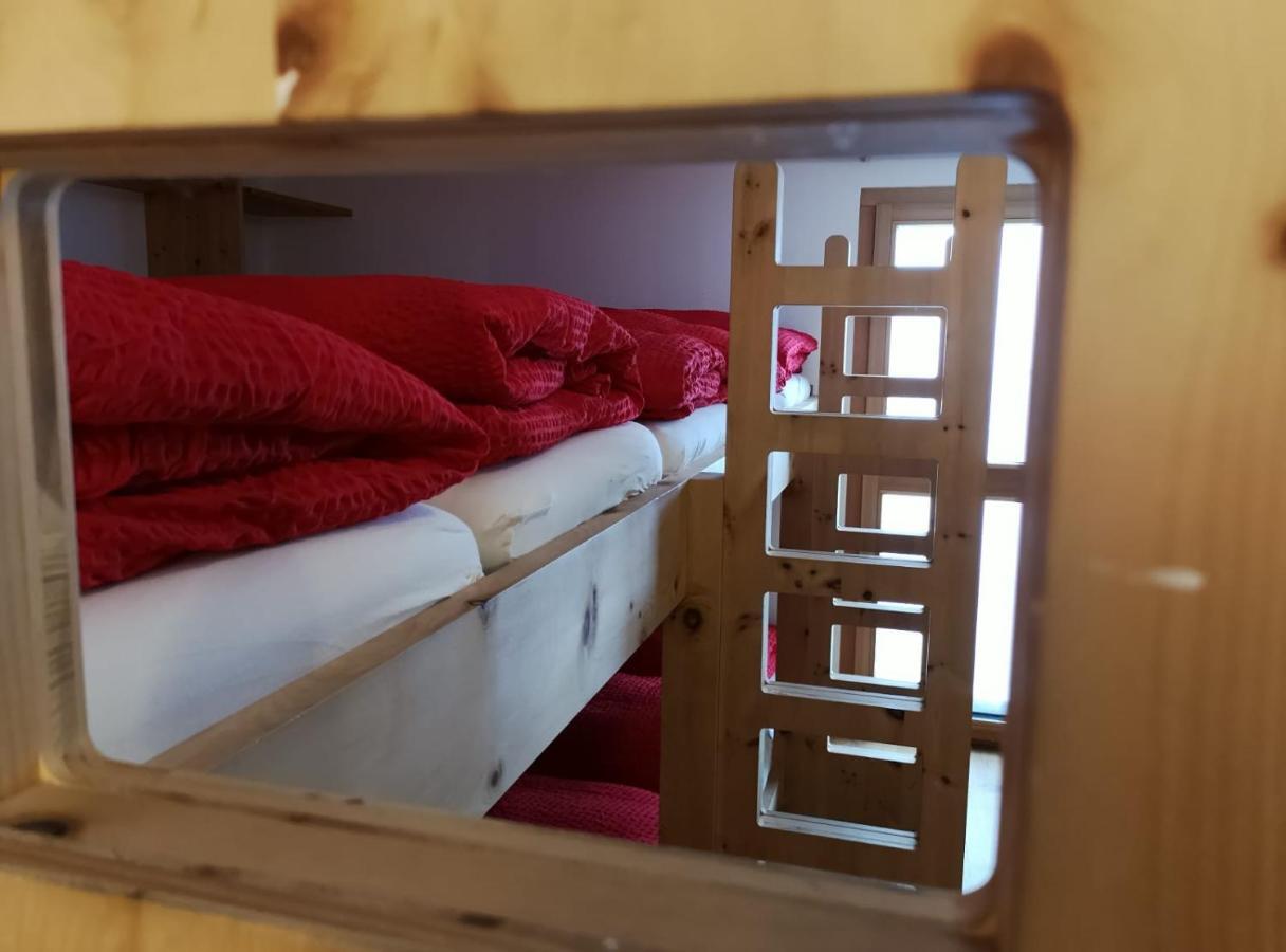 فندق Gasthaus Alpenrose Juf المظهر الخارجي الصورة